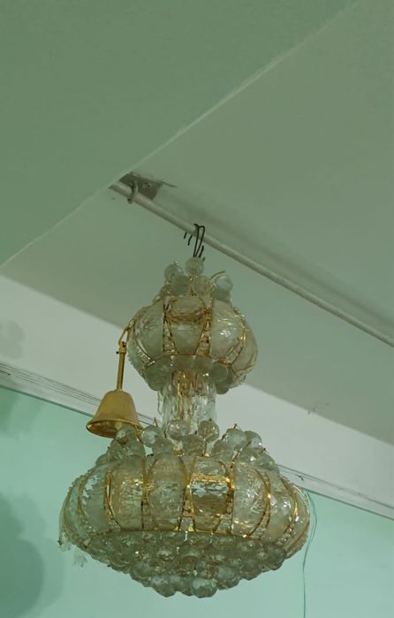 Продам большую люстру