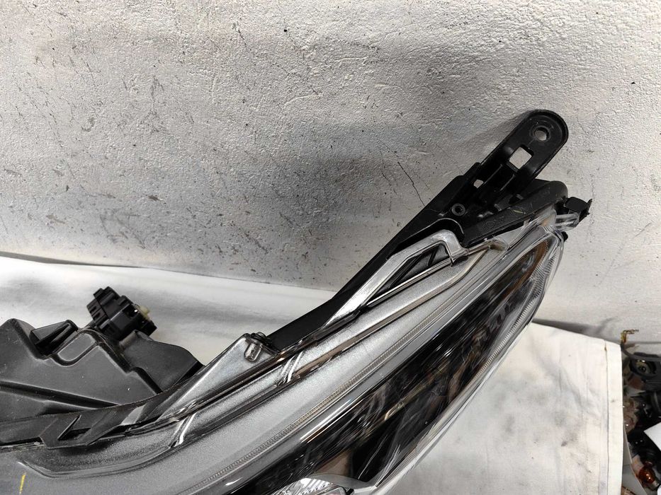 Оригинален фар Тойота  Toyota Hilux 2018