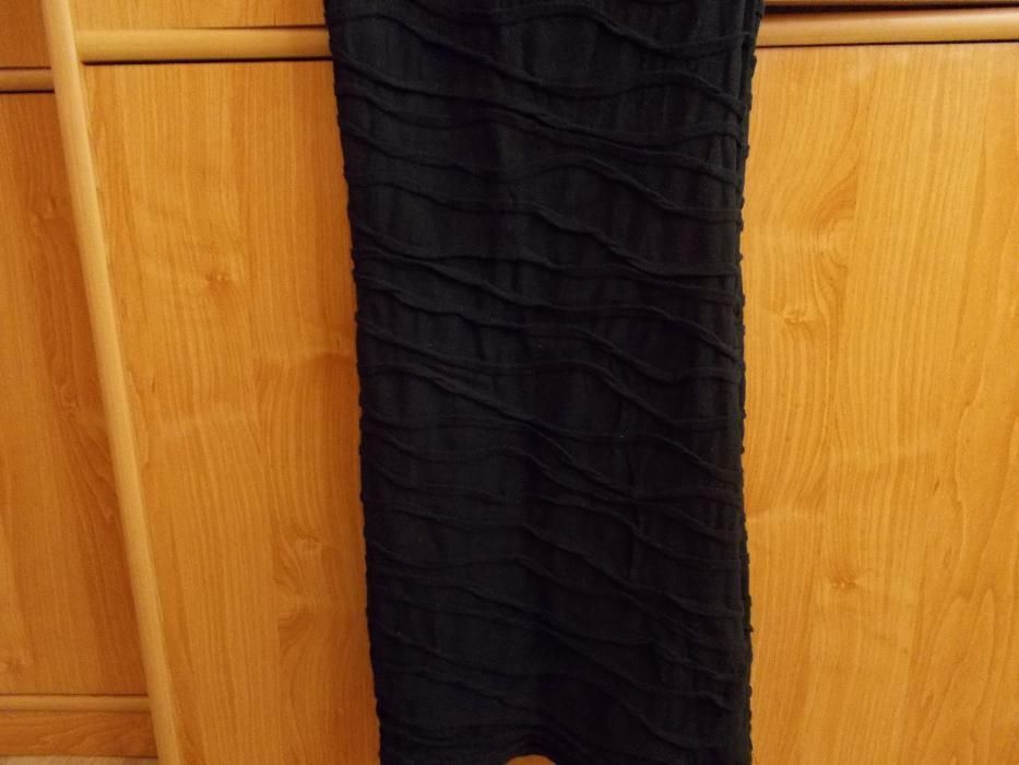 rochie neagra Bershka cu un umar gol