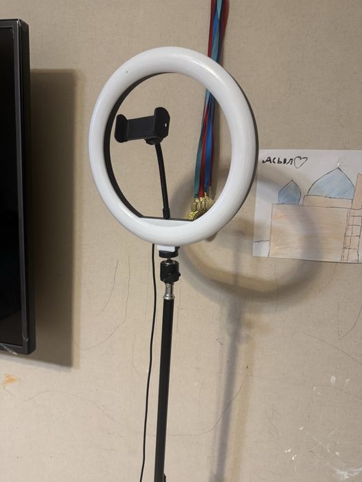Продам фотолампу кольцо с подставкой