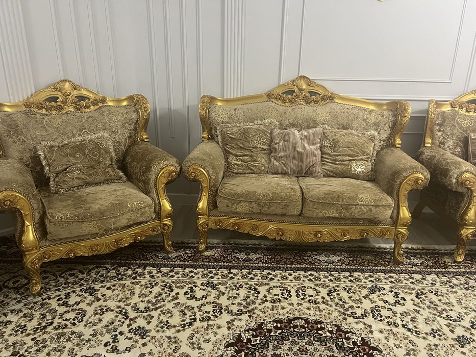 Мягкая мебель в отличном состояний