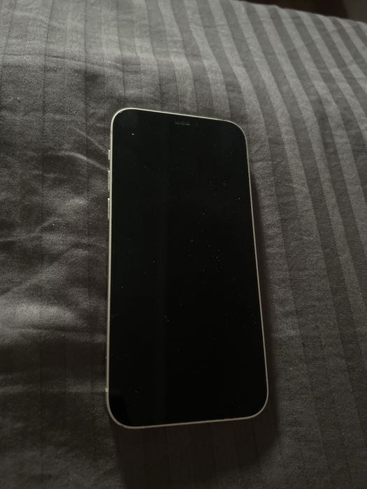 Продаю Iphone 12