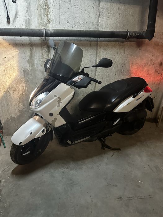 Yamaha x-max 250