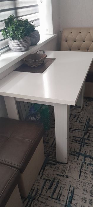 Кухонный обеденный стол