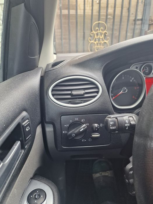 Vând sau schimb Ford focus