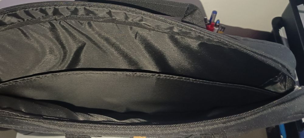 Geanta laptop Case Logic VNAI215, 15.6", Negru