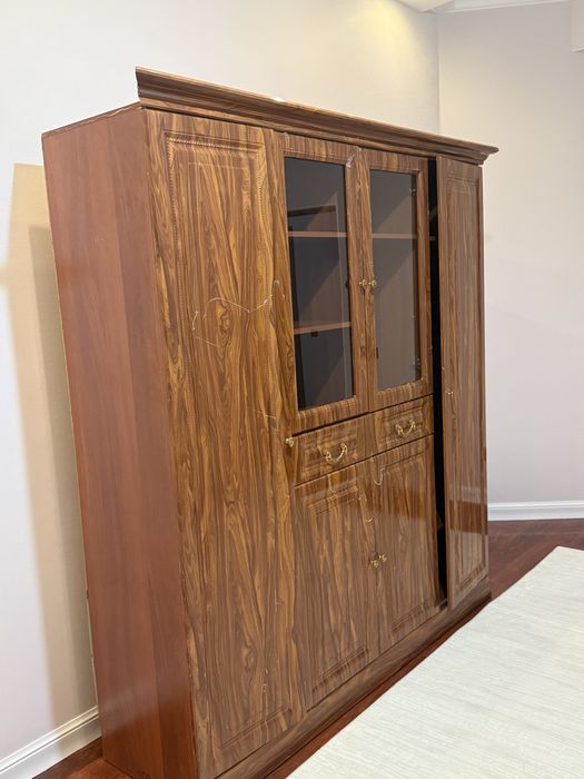 Большого размера шкаф