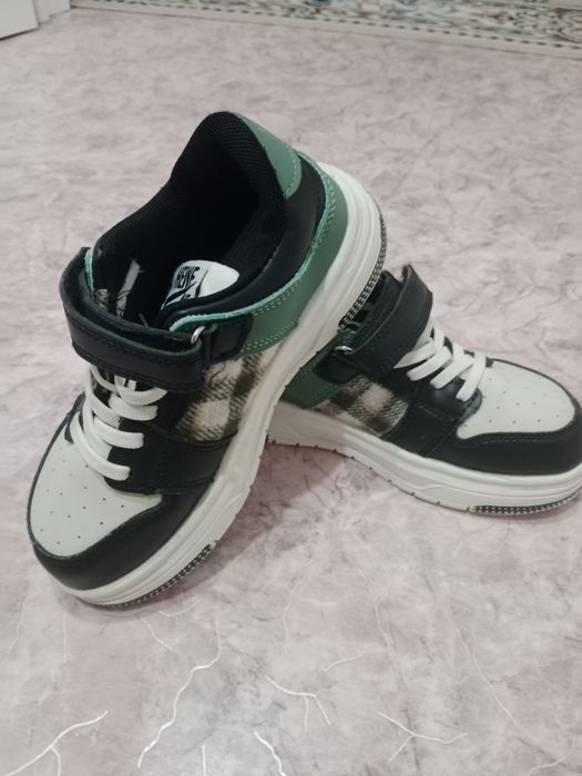 Кроссовки детские