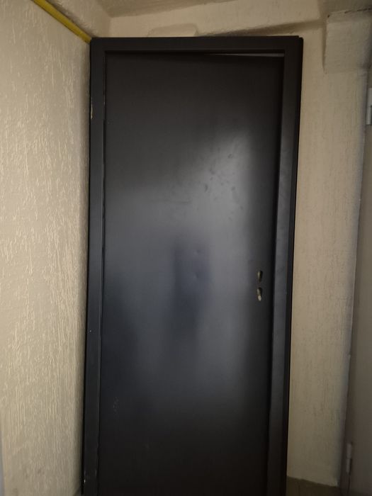 Новый заводской двер