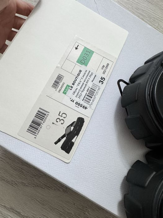Продам босоножки новые