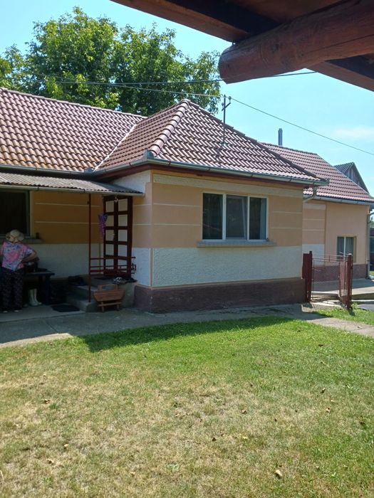 Vand casa la Fotoș