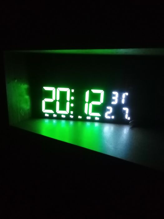 Продам часы новые электронные недорого