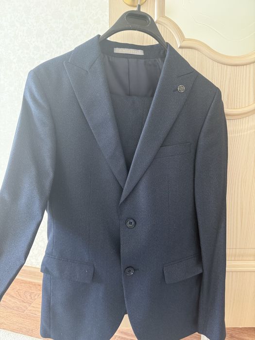 Мужской костюм с брюками