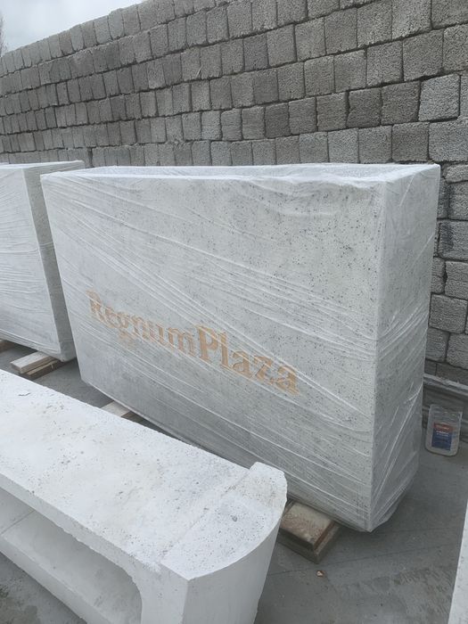 Мраморная скамейка,мощная морозостойкая бетонная скамейка и урна.