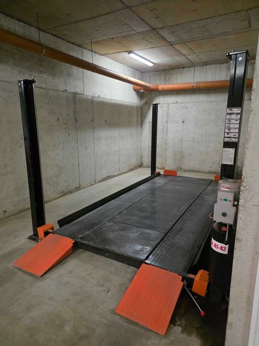 четири колонен подемник за автомобил, цяла платформа