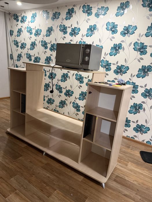 Продам полкк под телевизор