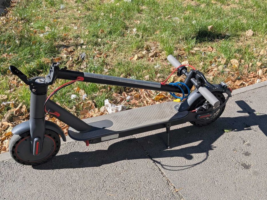 Trotineta electrica M365, viteza 31km, autonomie aproximativ 20 km