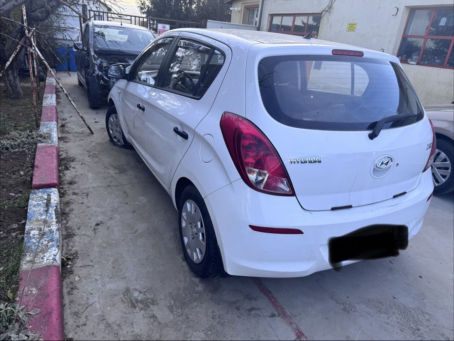 Dezmembrez Hyundai i20 2011-2014 facelift 1,2 benzina  G4LA Euro 5