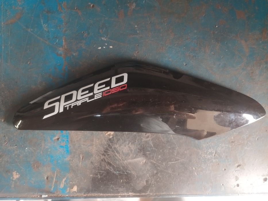 Carena radiator partea dreapta  Triumph speed triple 1050 model 2013
