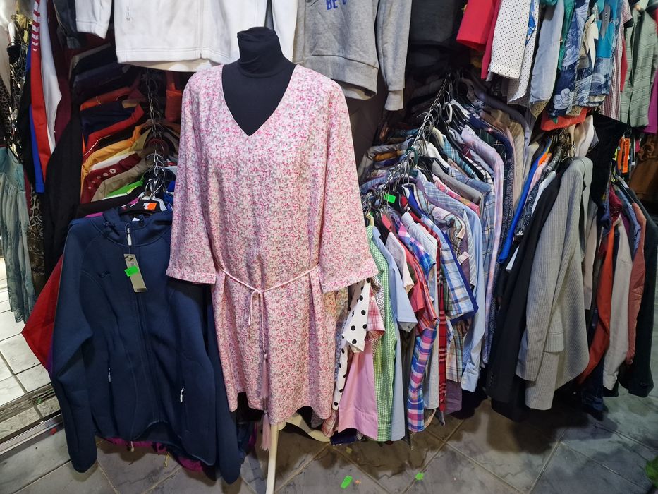 Lot haine calitate superioara, o parte cu eticheta ,diferite mărimi