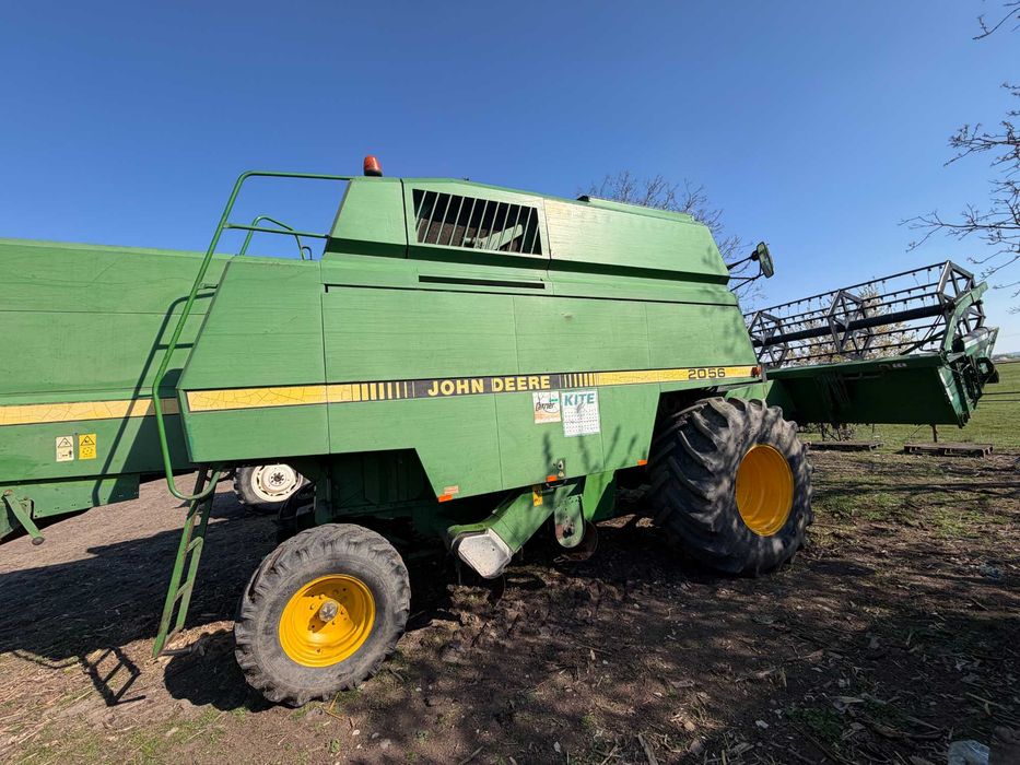 Combina John Deere 2056