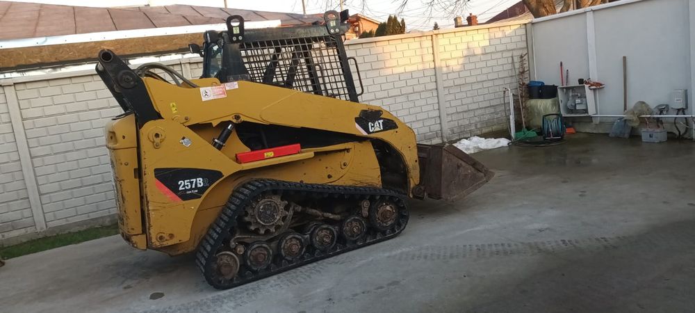 Miniincarcator bobcat ,incarcator frontal Caterpillar