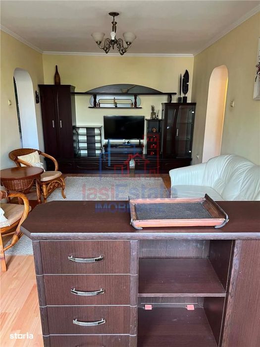 Apartament 2 camere zona Podu Ros etajul 2