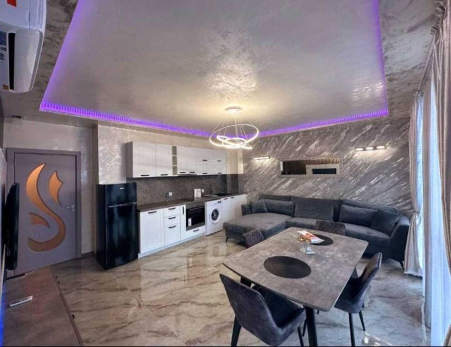 Продава се Двустаен апартамент в Пловдив, Център - 67 кв.м за 2000 €/кв.м - Снимка #2