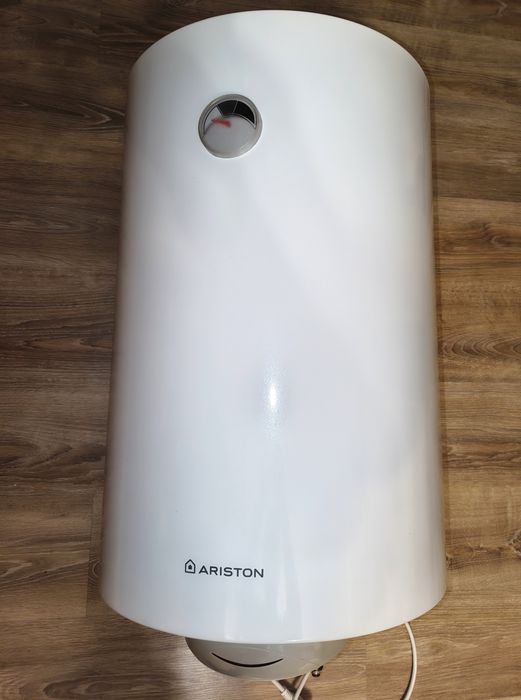Водонагреватель Ariston на 80л. Хороший торг!