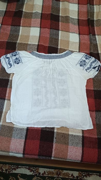 Ie tradițională lucrată manual