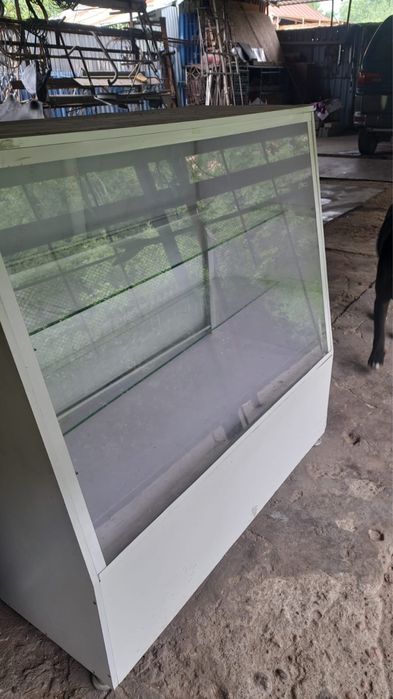Срочно продам Витринные холодильники