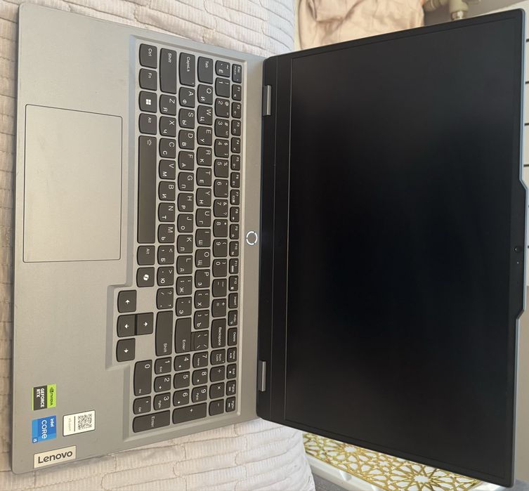 Lenovo LOQ 15IAX9