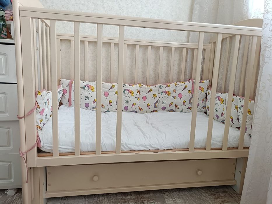 Кроватка детская10000 тг.