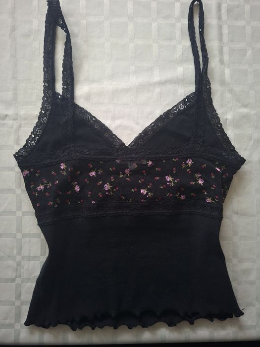 Сладък черен потник с дантела