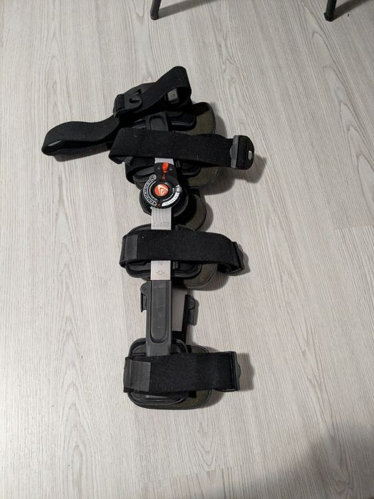 Orteza profesionala pentru genunchi BREG T-Scope