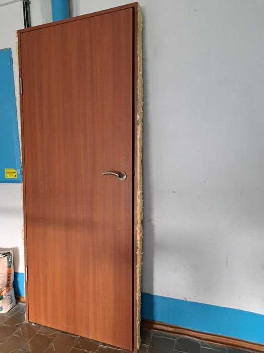Продам межкомнатные дверь