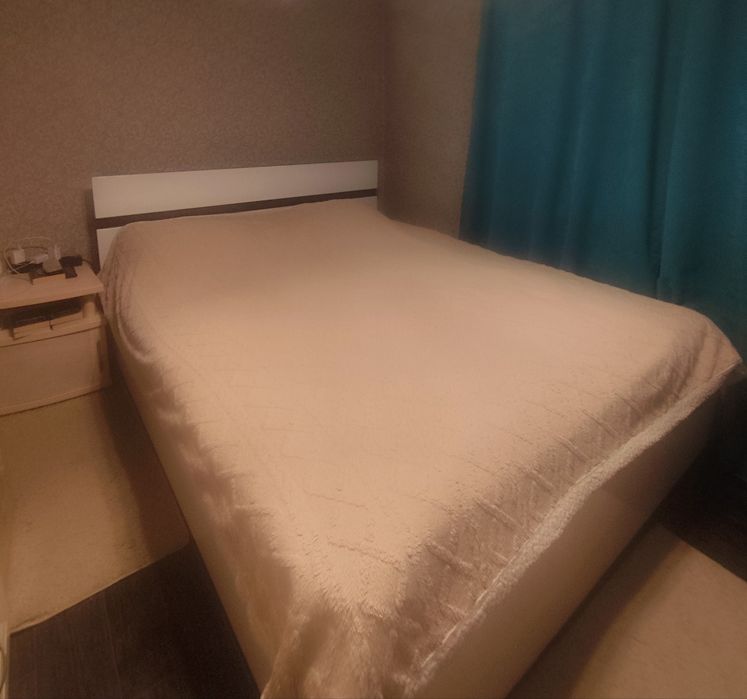 Продам двуспальную кровать