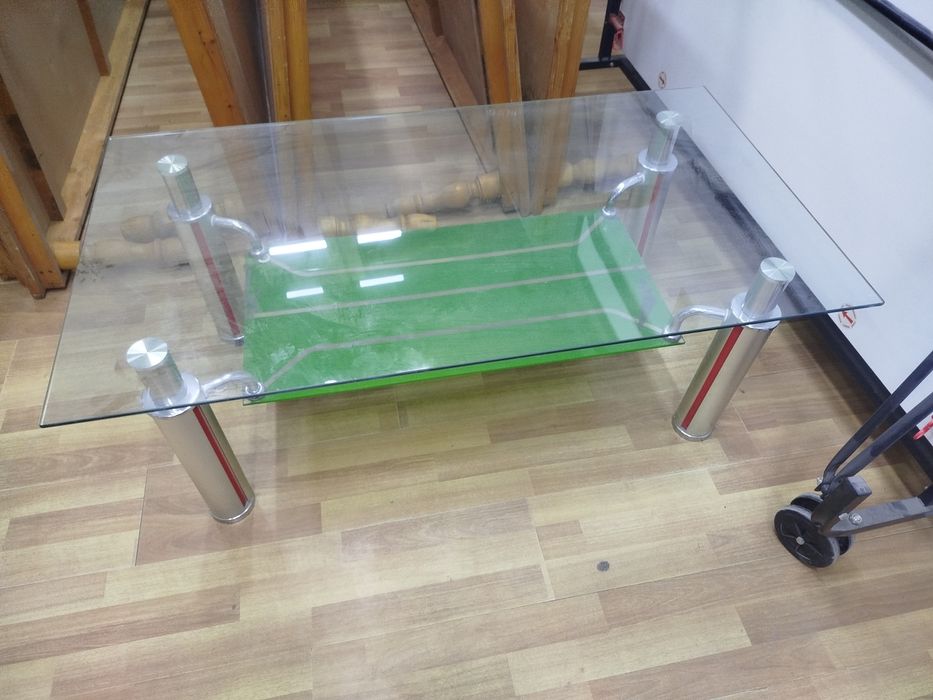 Журналый столик в отличном состоянии