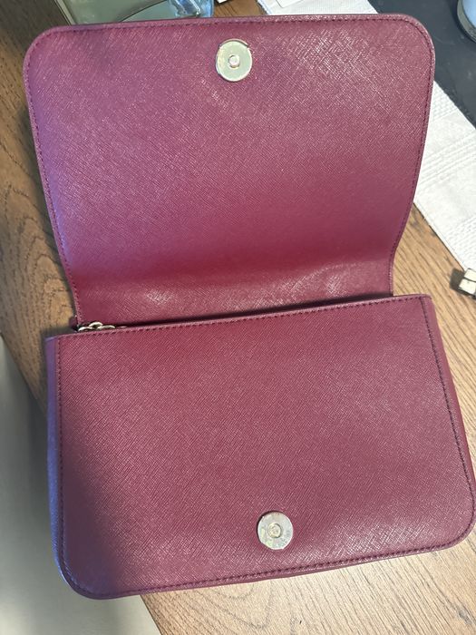 Tory Burch small burgundy bag, strap adjustable