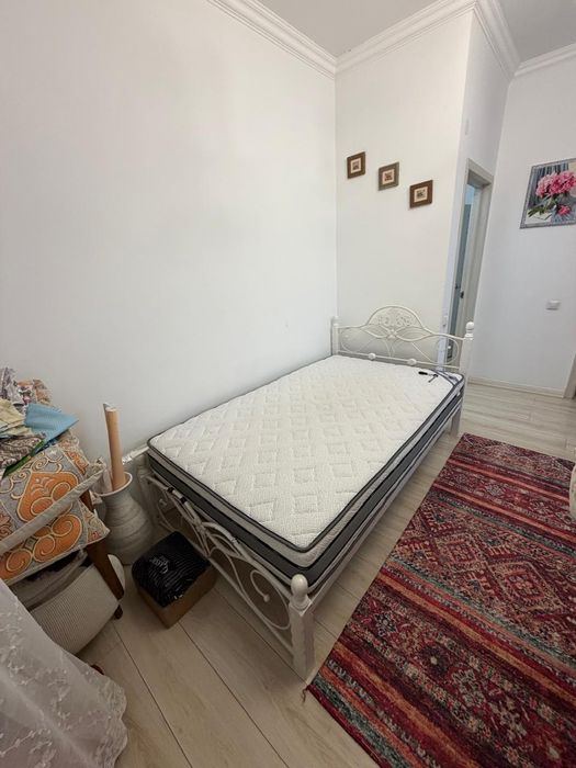 Кровать с матрасом