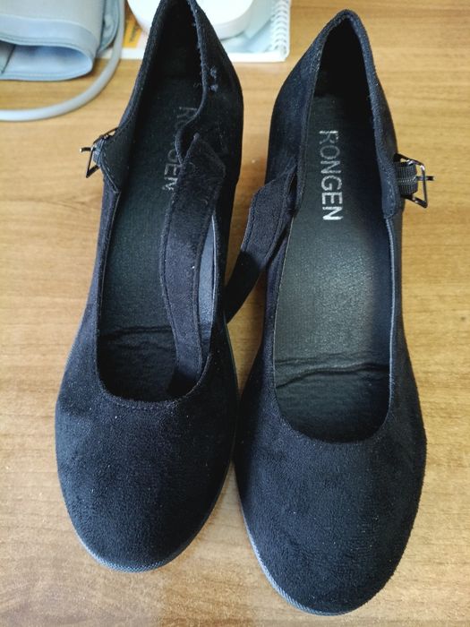 Продаю туфли новые