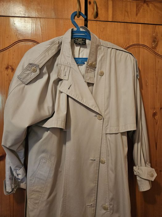 Плащ женский бежевый