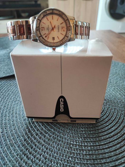 Дамски часовник casio