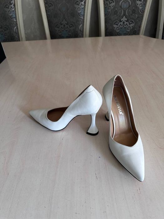 Каблуки кода белые