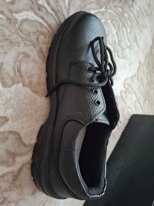 продавам работни обувки LEGASEA номер 46 с метални бомбета