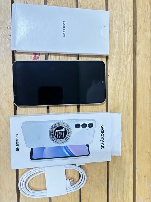 НОВ Смартфон Samsung Galaxy A15 5G Cream + оригинален калъф и зарядно