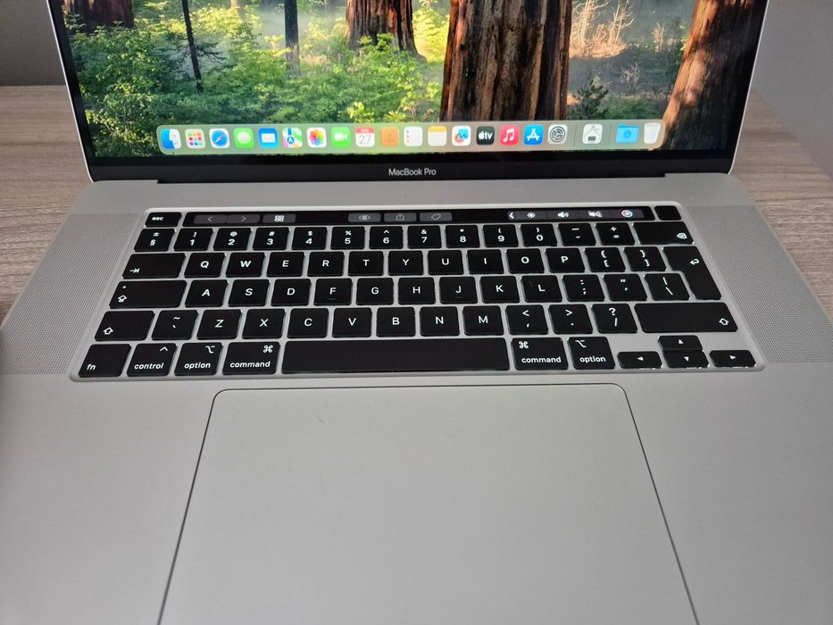 MacBook Pro 16" Intel i7 6-core 2,6GHz 500GB SSD 16GB RAM AMD Radeon