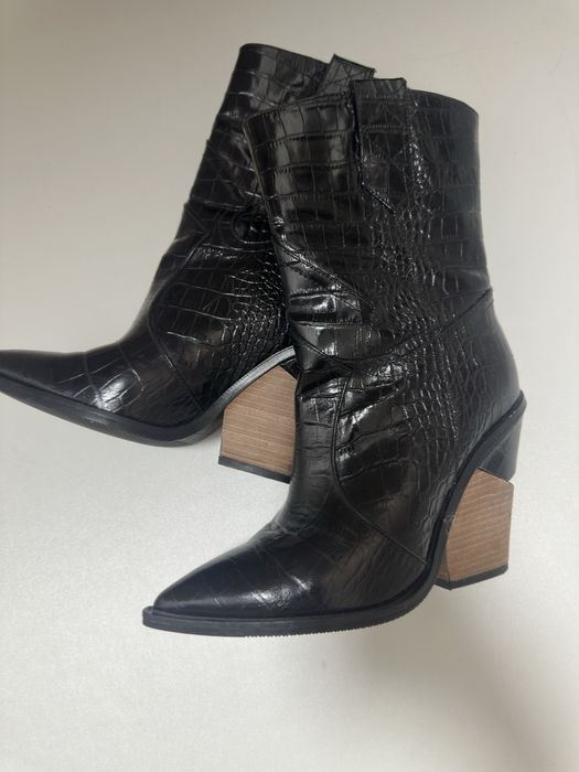 Продам обувь новые и тд