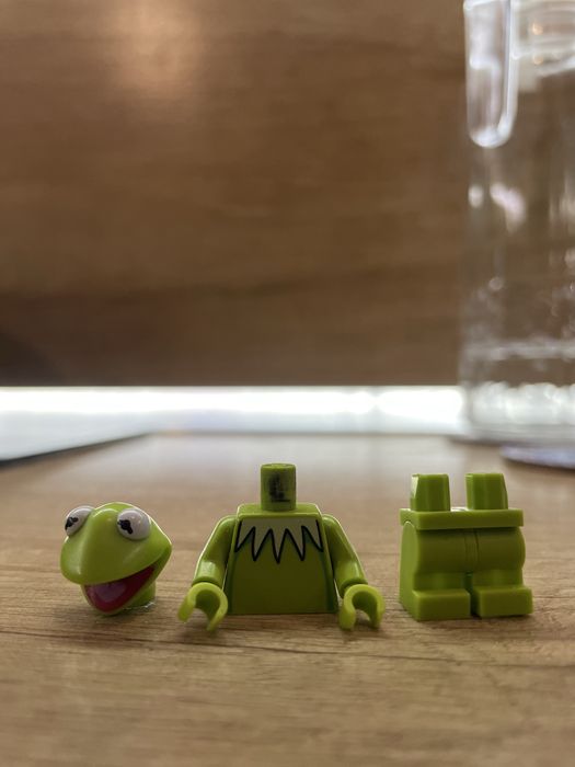 LEGO minifigure: Kermit the frog