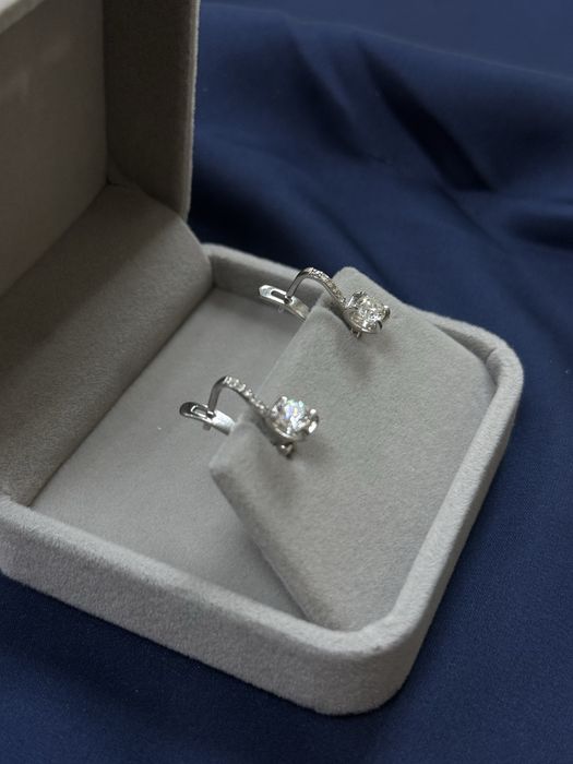 Золотые серьги с бриллиантами